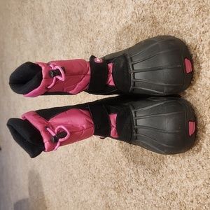 Girls Alpine Design Snow Boots, size 4